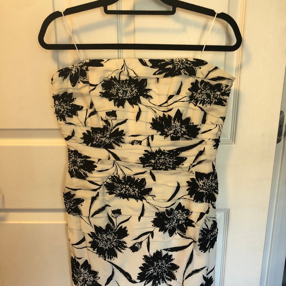 Carmen Marc Valvo Strapless White Floral Beaded Dr